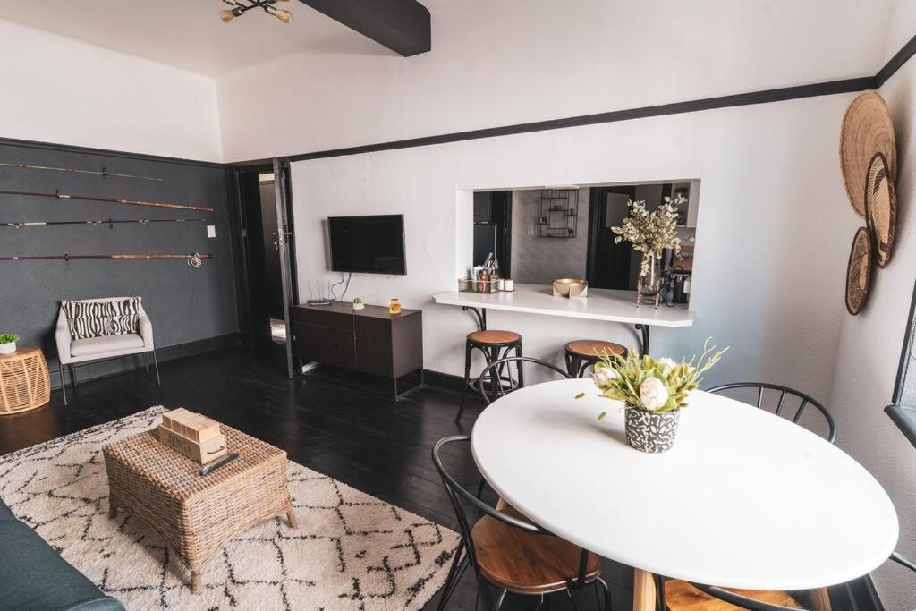 קייפטאון Cozy One-Bedroom In The Heart Of Sea Point מראה חיצוני תמונה