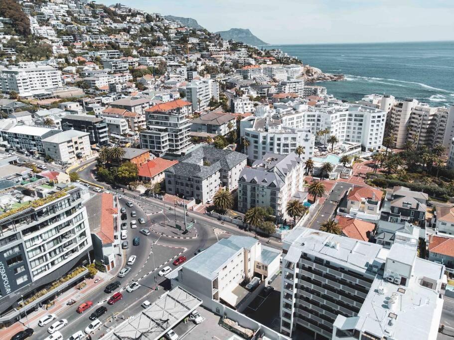קייפטאון Cozy One-Bedroom In The Heart Of Sea Point מראה חיצוני תמונה