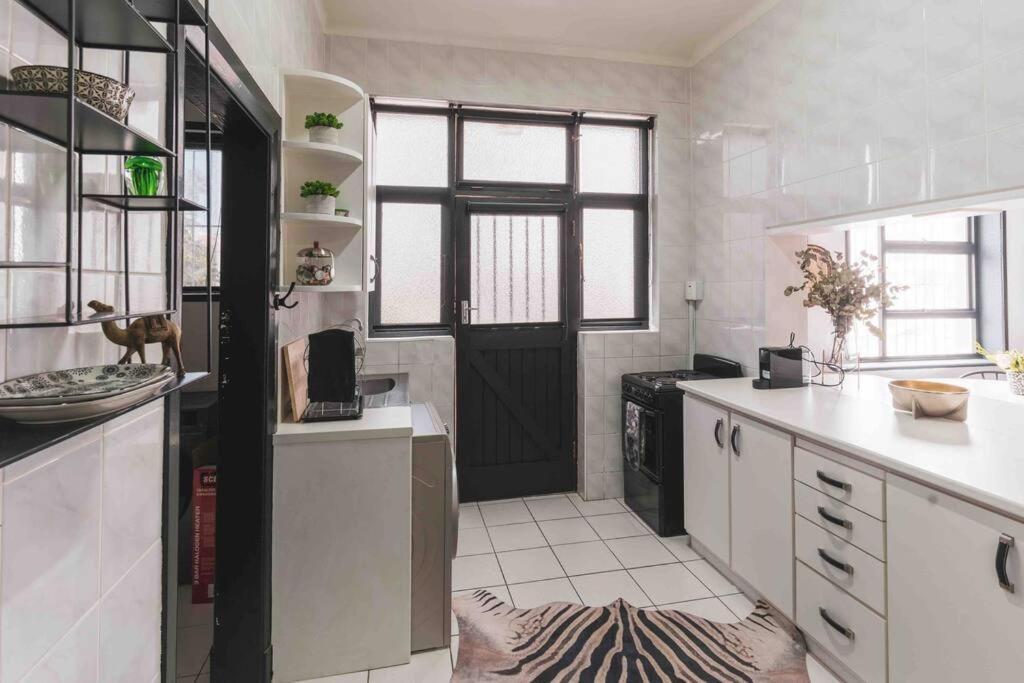 קייפטאון Cozy One-Bedroom In The Heart Of Sea Point מראה חיצוני תמונה
